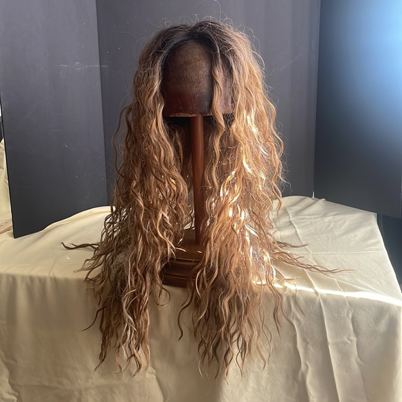 Wigs     #1201 - Picture 4 of 8